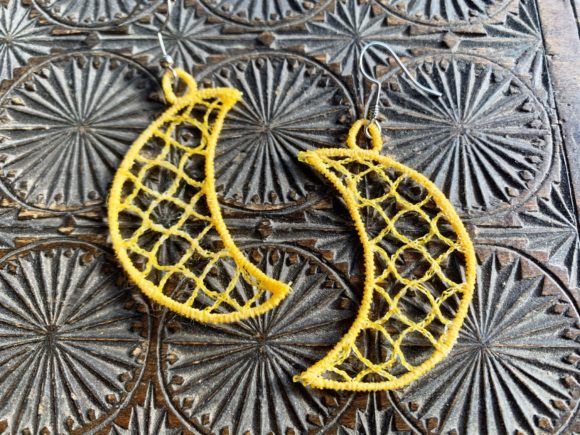 Craft Fair Gold: Reviewing the Crescent Moon Earrings Embroidery Design